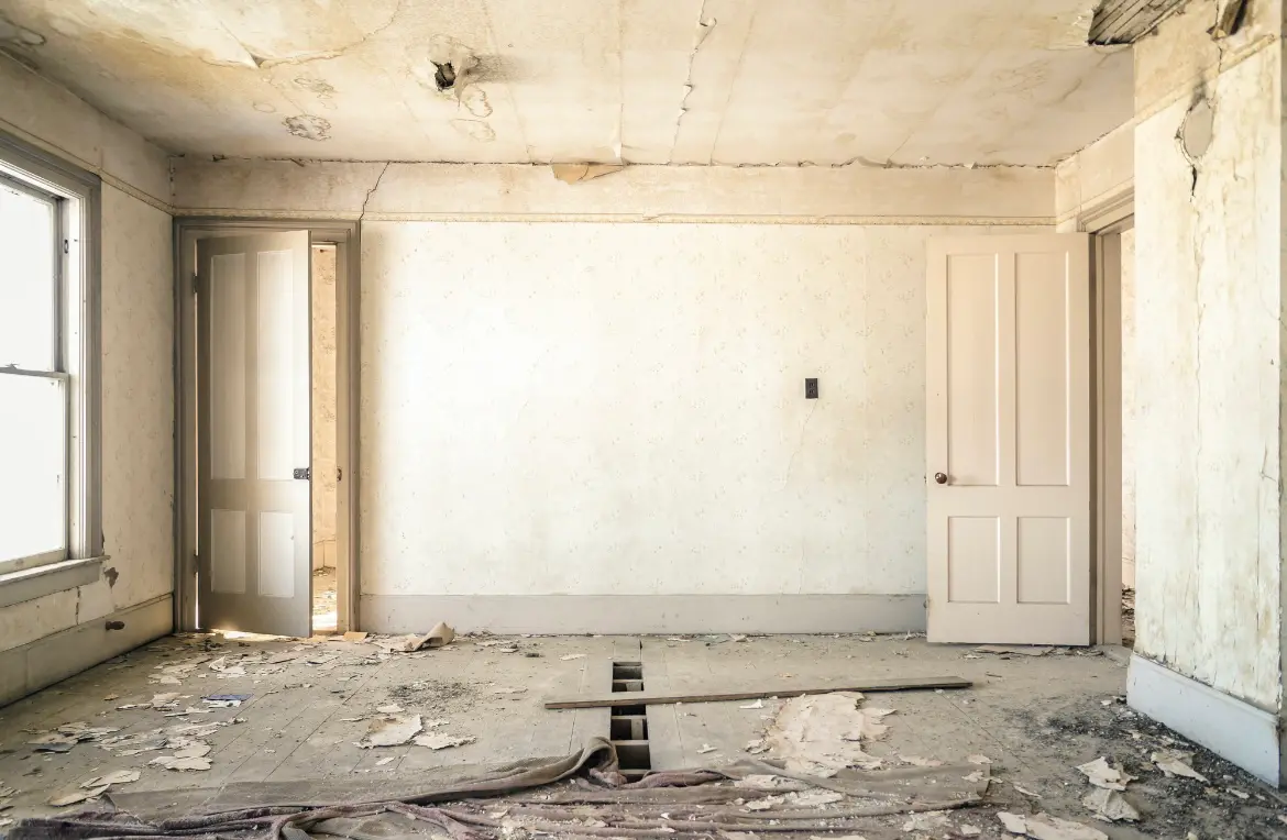 Waste disposal crew managing a cleanout project in Tishomingo